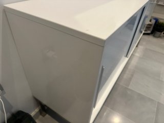 Mueble recibidor y espejo plateado