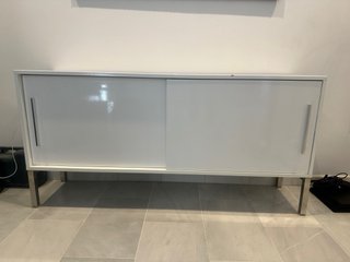 Mueble recibidor y espejo plateado