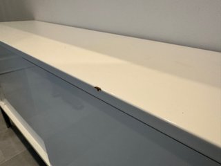 Mueble recibidor y espejo plateado
