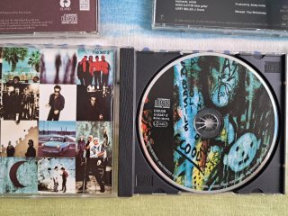 3 Cd's de U2.