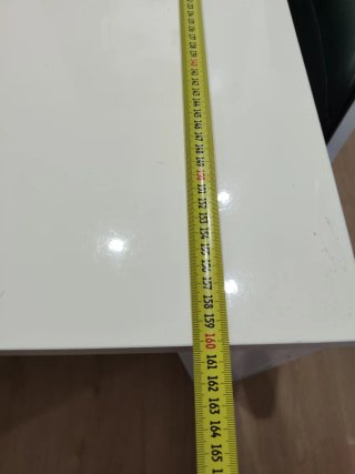 Mesa blanca  160+90 y 4 sillas