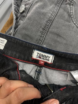 Falda vaquera Tommy Hilfiger negra