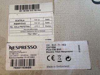Cafetera Nespresso PIXIE titan