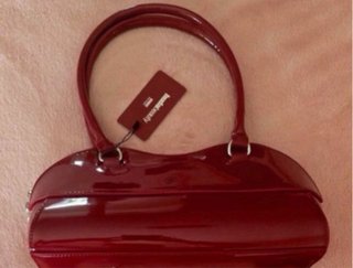 Bolso Huda Beauty Rojo Charol