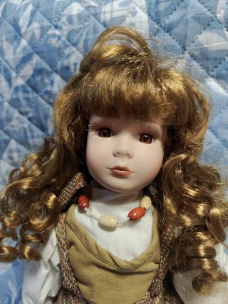 Muñeca de porcelana vintage