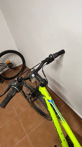 Bicicleta Rockrider amarilla niño