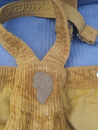 Peto de pana amarillo