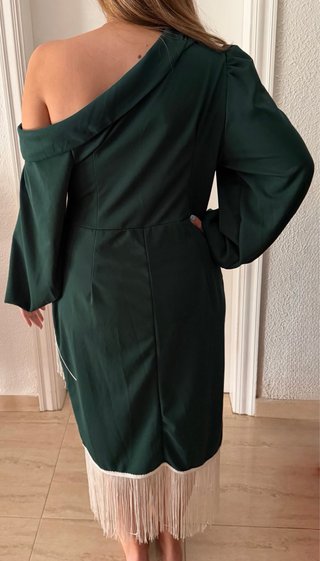Vestido fiesta verde con flecos blancos