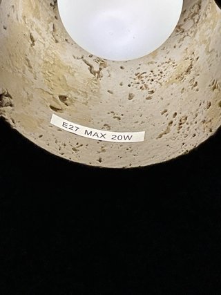 Lámpara de techo cilíndrica de piedra