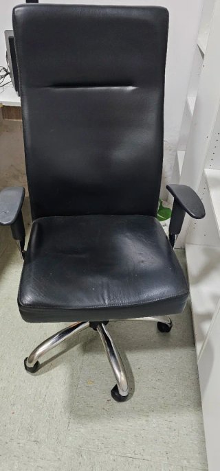 Silla de oficina ergonómica de piel