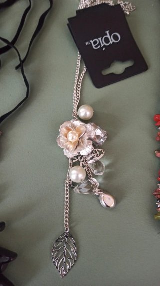 Lote de collares y pulsera
