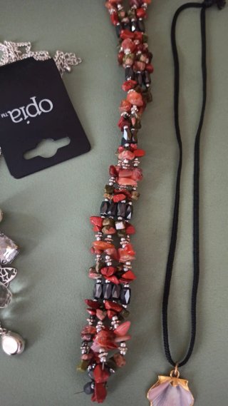 Lote de collares y pulsera