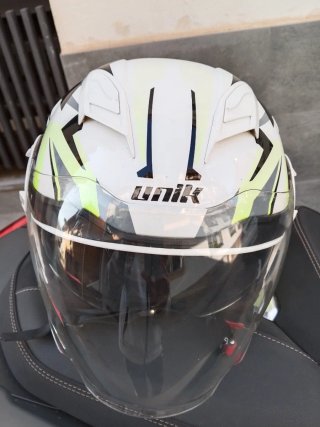 Casco Unik blanco con visera