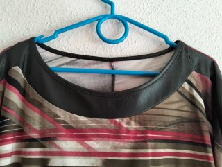 Blusa rayas cuello redondo negro