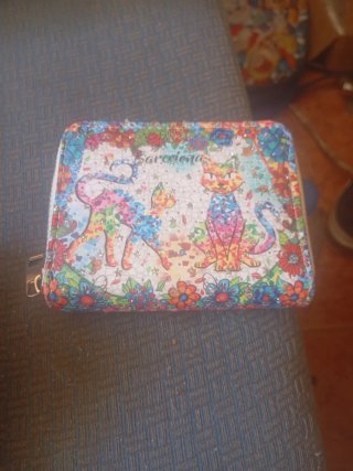 Monedero multicolor con gatos y flores