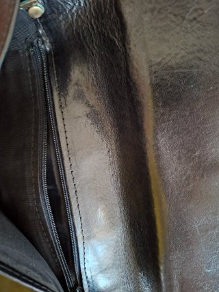 Bolso de mano de cuero negro antiguo