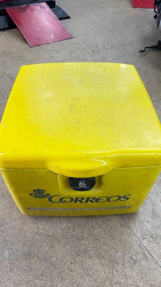 Baúl Reparto Correos Amarillo