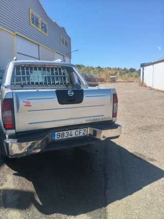 Nissan navara  pickup  2003