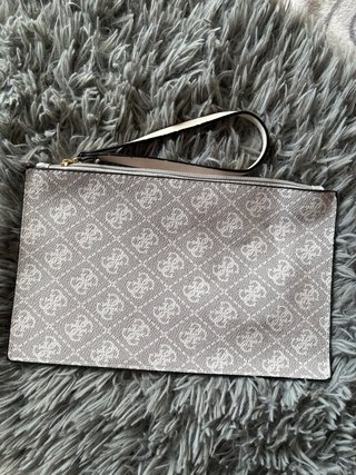 Cartera Guess Gris y Blanca
