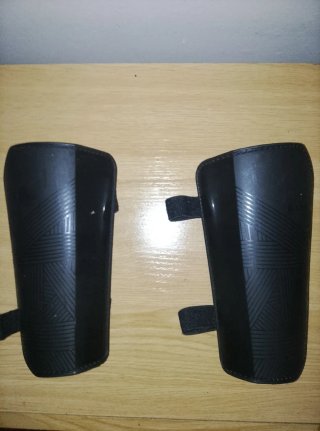 Espinilleras Kipsta Negras