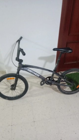 Lote bici bmx en buen estado y casco de cross