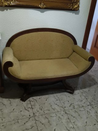 Descalzadora de madera y tela beige