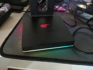 Soporte Havit para cascos con USB y RGB