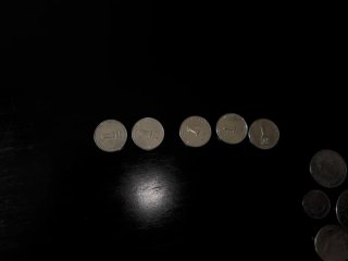Extensa colección de monedas internacionales