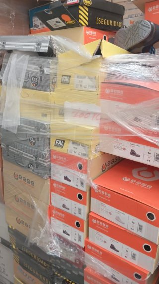 Lote Ropa Trabajo (Botas, Chalecos, Gafas, Polos)
