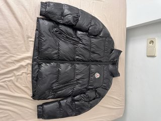 Abrigo Moncler Negro vendo o cambio