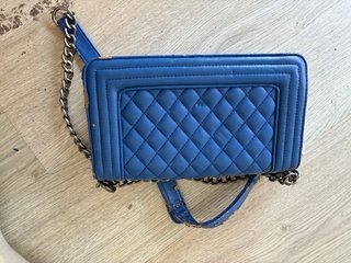Bolso estilo firma  Azul Eléctrico