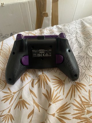 Xbox Series S + 2 mandos (1 scuff)