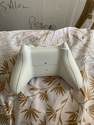 Xbox Series S + 2 mandos (1 scuff)
