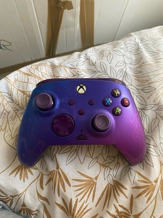 Xbox Series S + 2 mandos (1 scuff)