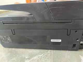 Impresora HP Negra - Funcional (sin tinta)