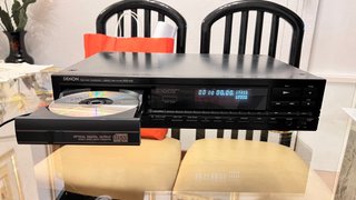 Lector CD Denon DCD-920 con control remoto RC-220.