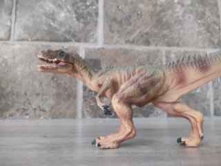 Dinosaurio de resina