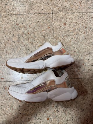 Zapatillas Michael Kors Blancas y Doradas