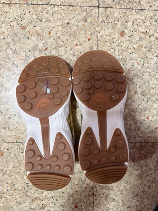 Zapatillas Michael Kors Blancas y Doradas