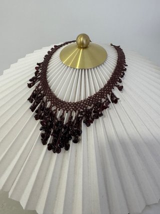 Collar de piedras granate