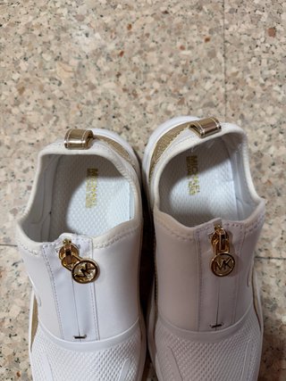 Zapatillas Michael Kors Blancas y Doradas