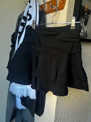 Falda pantalón Zara volantes negra