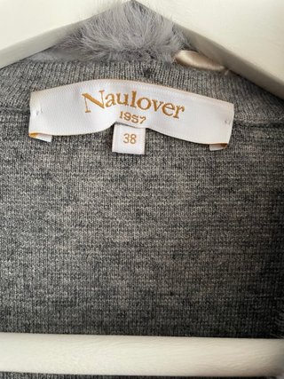 Chaqueta Naulover gris con cuello de pelo