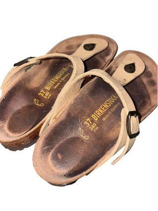 Sandali Birkenstock Gizeh Beige/Sabbia in Pelle -