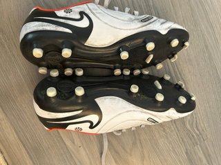 Zapatillas de fútbol Nike Blancas y Naranjas