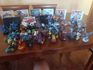 Lote Nintendo 3DS + Juegos + Figuras Skylanders