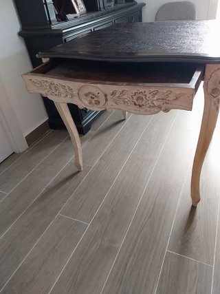 Mesa de comedor de madera
