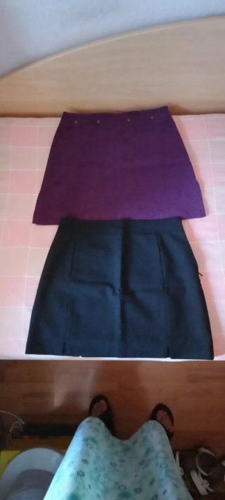 Faldas morada y negra