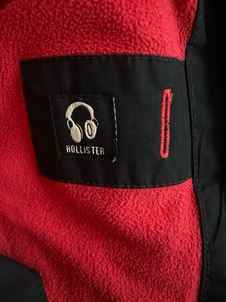 Abrigo Hollister Negro y Rosa