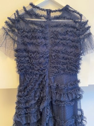Vestido largo azul con volantes
